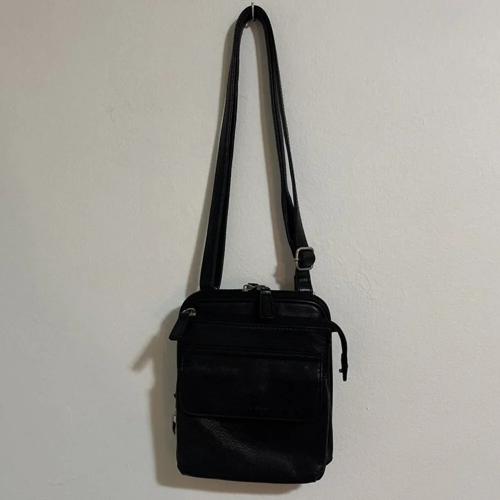 Fossil Crossbody Purse Womens Black Leather‎ Zip Lots of Compartments